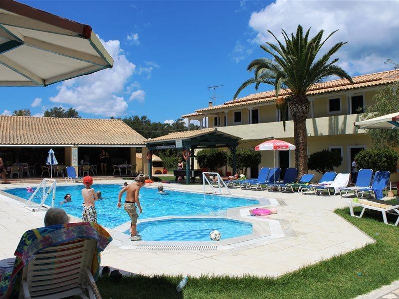 Royal Garden Apartments Kavos Bagian luar foto