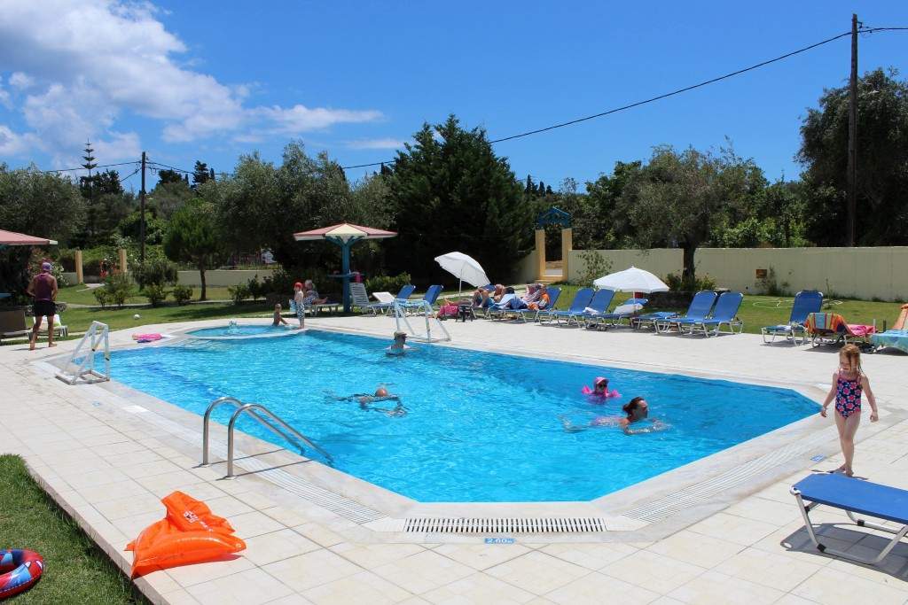 Royal Garden Apartments Kavos Bagian luar foto